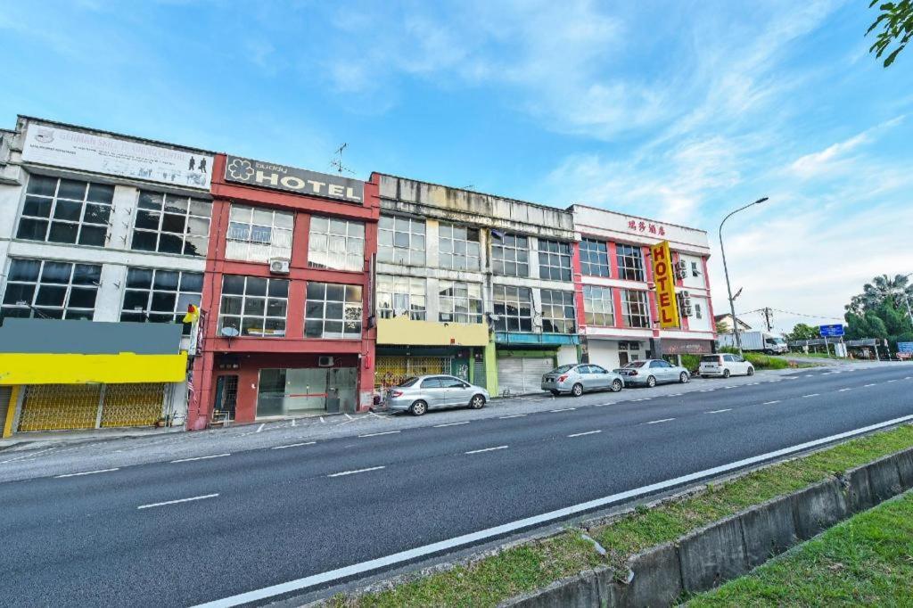 Oyo 90892 L&E Hotel Seremban Exterior photo